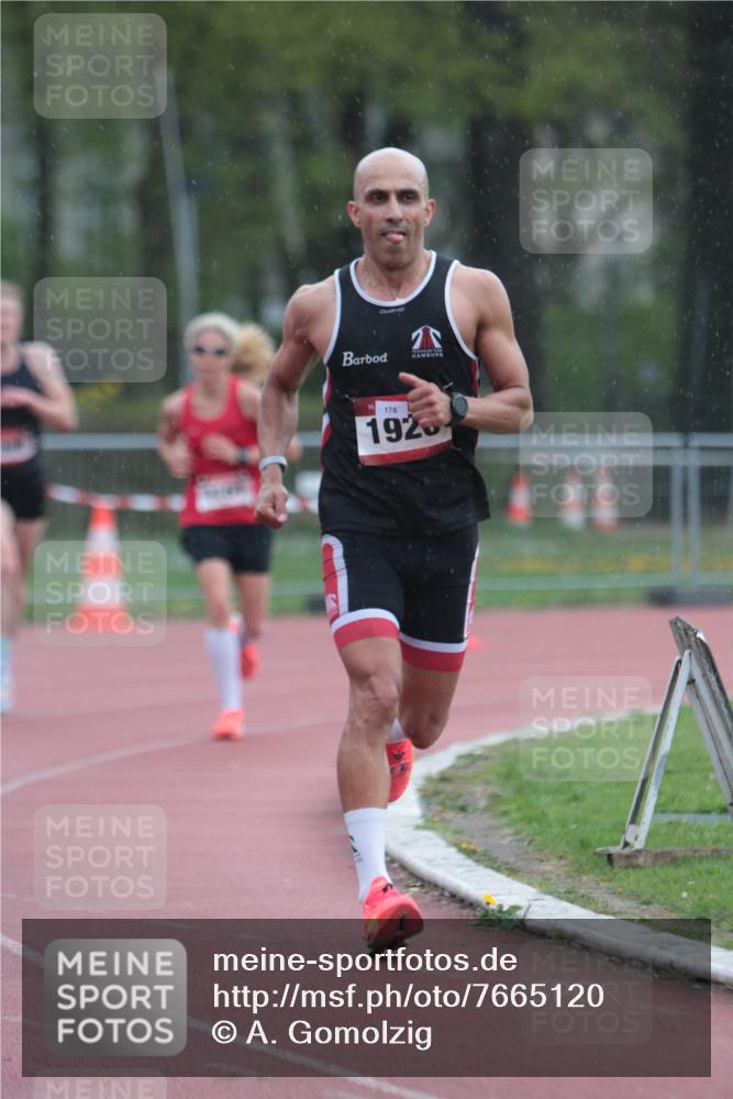 13.04.2025 - Hammer Lauf A. Gomolzig http://msf.ph/oto/7665120 13.04.2025 12:06:24 Ziel 1151, 1926, 1948 meine-sportfotos.de