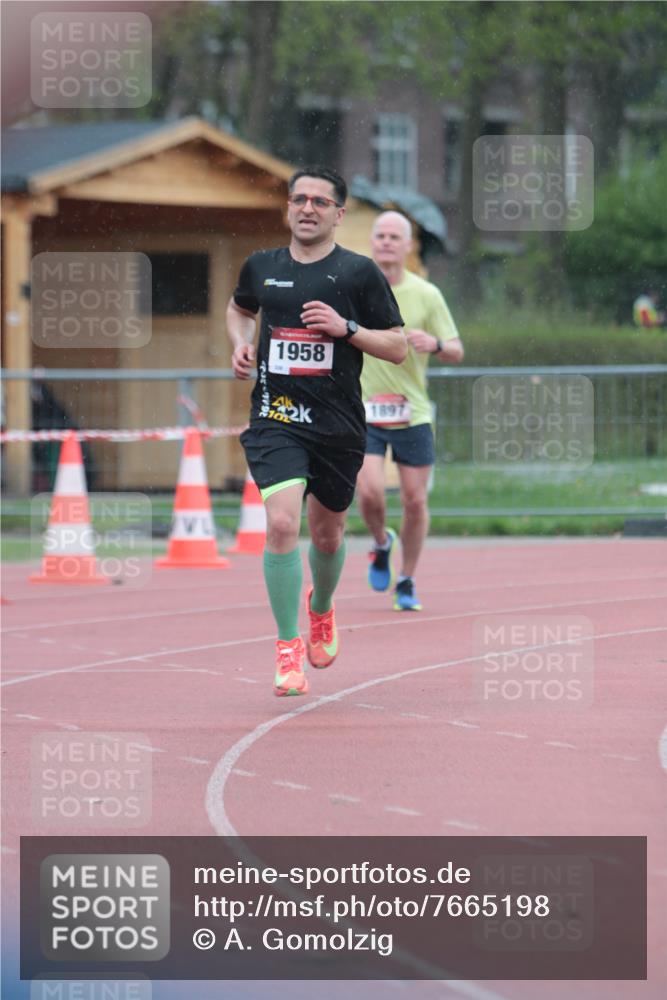 13.04.2025 - Hammer Lauf A. Gomolzig http://msf.ph/oto/7665198 13.04.2025 12:07:38 Ziel 552, 1897, 1958 meine-sportfotos.de
