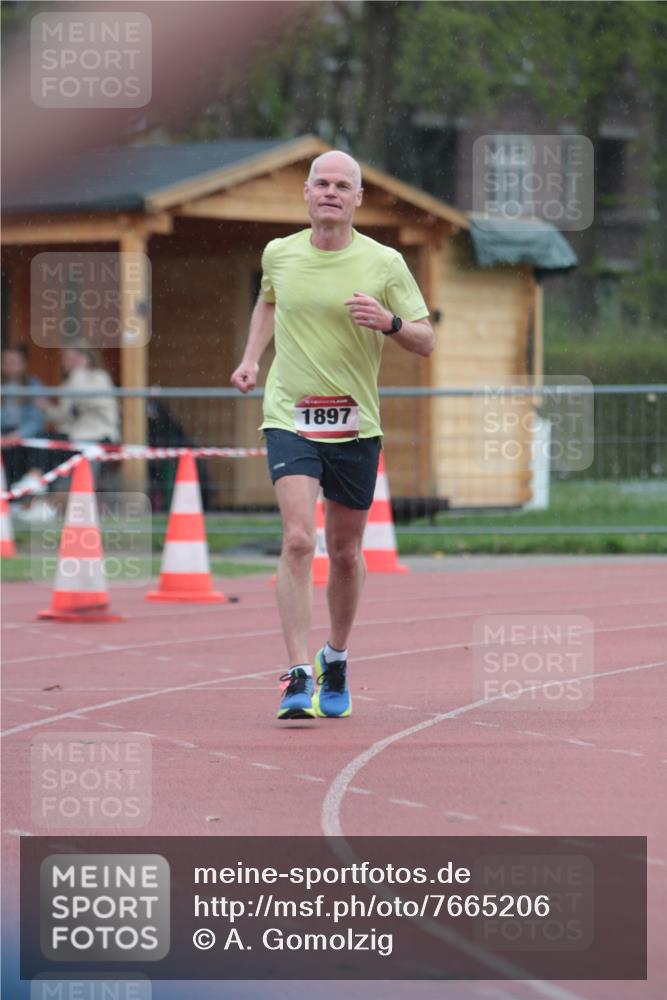 13.04.2025 - Hammer Lauf A. Gomolzig http://msf.ph/oto/7665206 13.04.2025 12:07:41 Ziel 552, 1897, 1958 meine-sportfotos.de