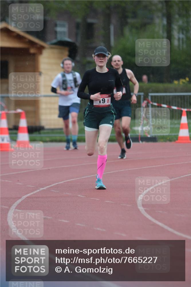 13.04.2025 - Hammer Lauf A. Gomolzig http://msf.ph/oto/7665227 13.04.2025 12:08:04 Ziel 19, 643, 654 meine-sportfotos.de