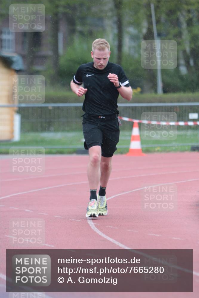 13.04.2025 - Hammer Lauf A. Gomolzig http://msf.ph/oto/7665280 13.04.2025 12:08:48 Ziel 10, 170, 452, 737 meine-sportfotos.de