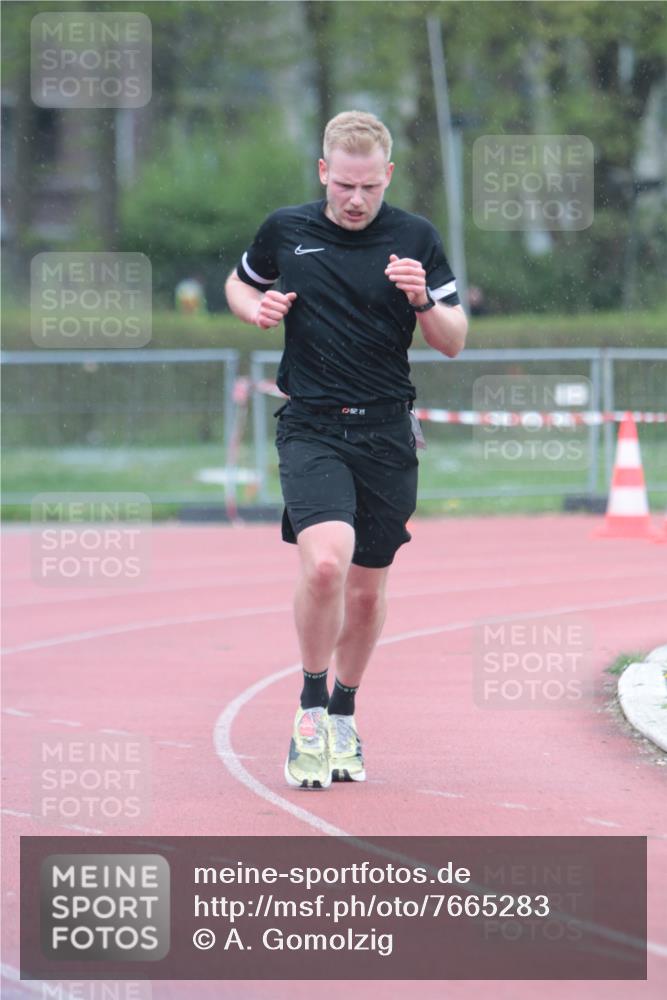 13.04.2025 - Hammer Lauf A. Gomolzig http://msf.ph/oto/7665283 13.04.2025 12:08:49 Ziel 10, 452 meine-sportfotos.de