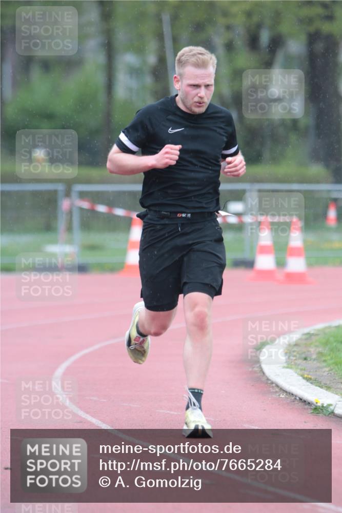 13.04.2025 - Hammer Lauf A. Gomolzig http://msf.ph/oto/7665284 13.04.2025 12:08:49 Ziel 10, 452 meine-sportfotos.de