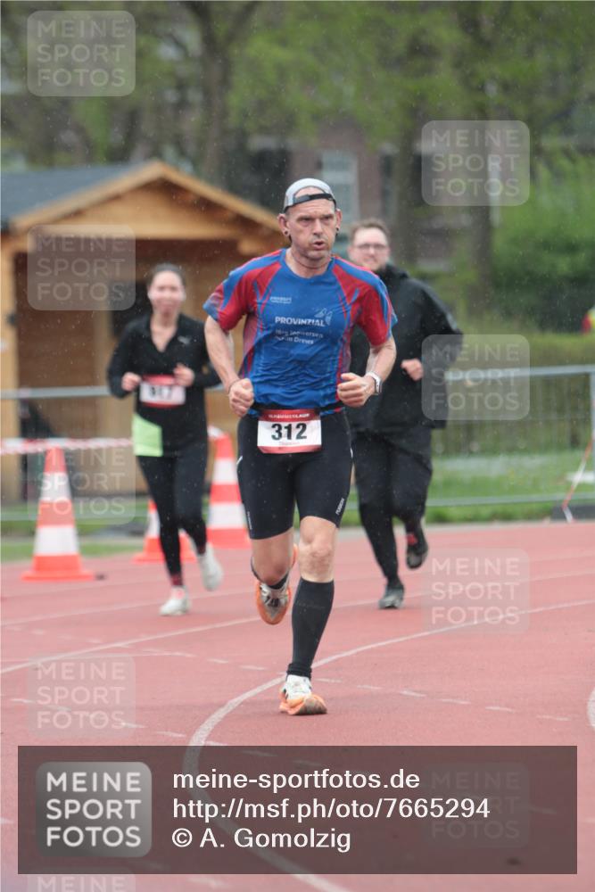 13.04.2025 - Hammer Lauf A. Gomolzig http://msf.ph/oto/7665294 13.04.2025 12:09:20 Ziel 312, 817, 818 meine-sportfotos.de