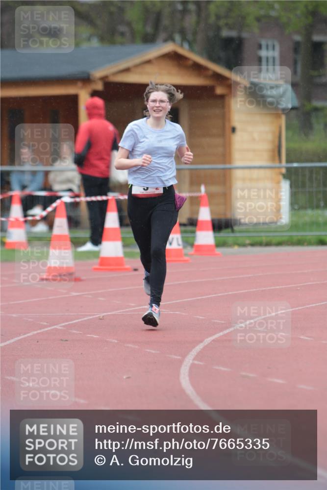 13.04.2025 - Hammer Lauf A. Gomolzig http://msf.ph/oto/7665335 13.04.2025 12:09:49 Ziel 5, 133 meine-sportfotos.de