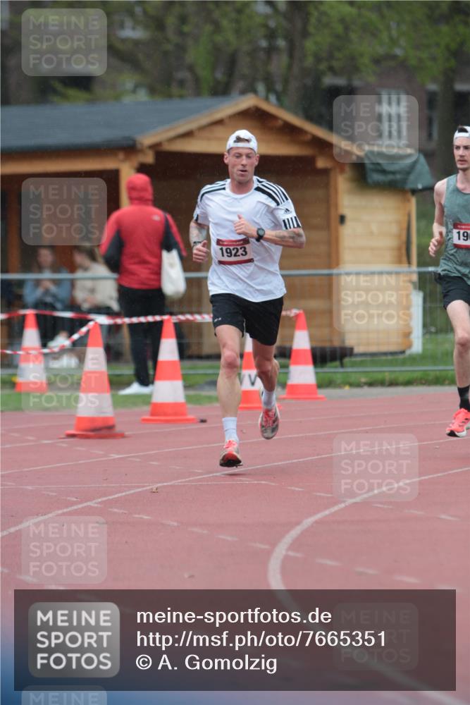 13.04.2025 - Hammer Lauf A. Gomolzig http://msf.ph/oto/7665351 13.04.2025 12:10:06 Ziel 1923, 1965 meine-sportfotos.de