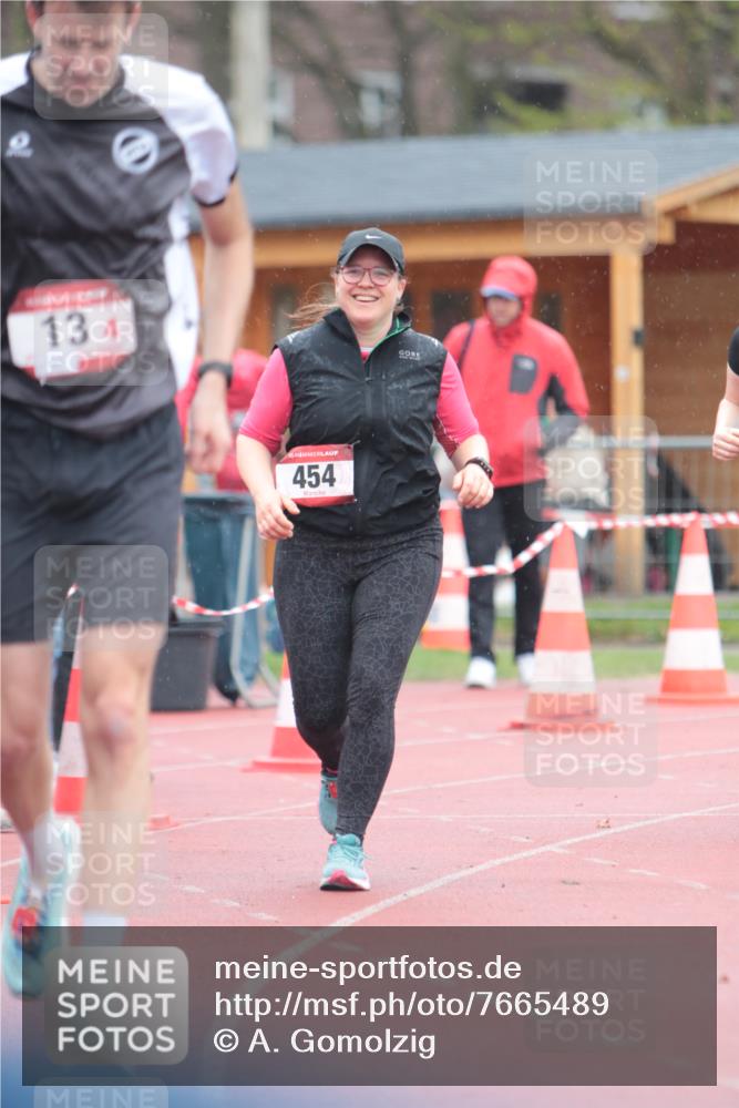 13.04.2025 - Hammer Lauf A. Gomolzig http://msf.ph/oto/7665489 13.04.2025 12:13:50 Ziel 454, 1044, 1702 meine-sportfotos.de
