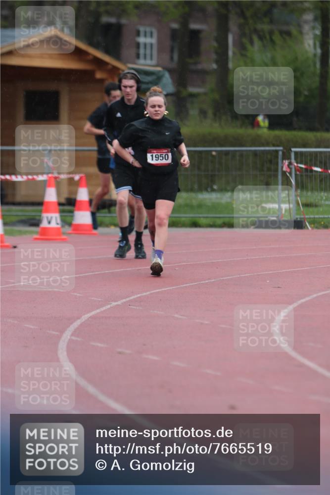 13.04.2025 - Hammer Lauf A. Gomolzig http://msf.ph/oto/7665519 13.04.2025 12:14:49 Ziel 221, 532, 1950, 1989 meine-sportfotos.de