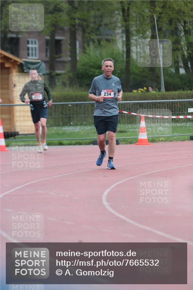 13.04.2025 - Hammer Lauf A. Gomolzig http://msf.ph/oto/7665532 13.04.2025 12:16:03 Ziel 233, 234, 579 meine-sportfotos.de