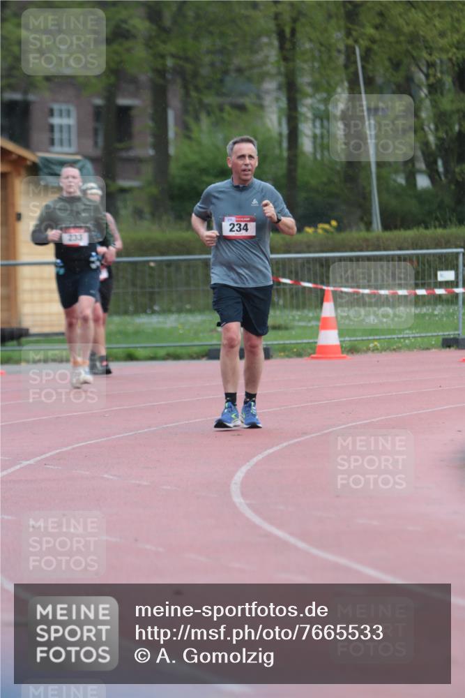 13.04.2025 - Hammer Lauf A. Gomolzig http://msf.ph/oto/7665533 13.04.2025 12:16:04 Ziel 233, 234, 579 meine-sportfotos.de