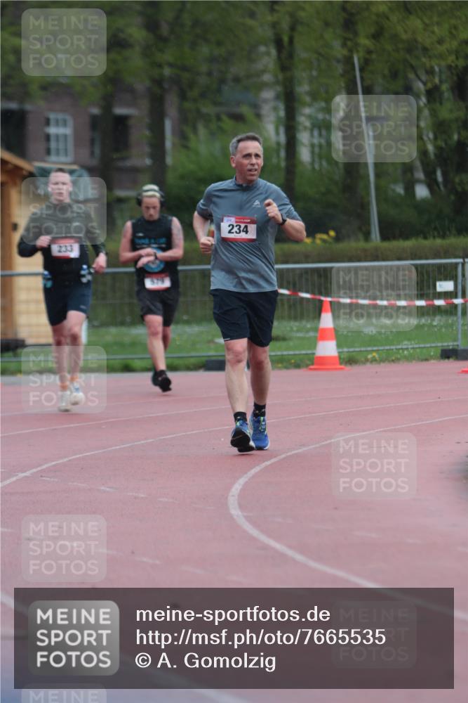 13.04.2025 - Hammer Lauf A. Gomolzig http://msf.ph/oto/7665535 13.04.2025 12:16:04 Ziel 233, 234, 579 meine-sportfotos.de