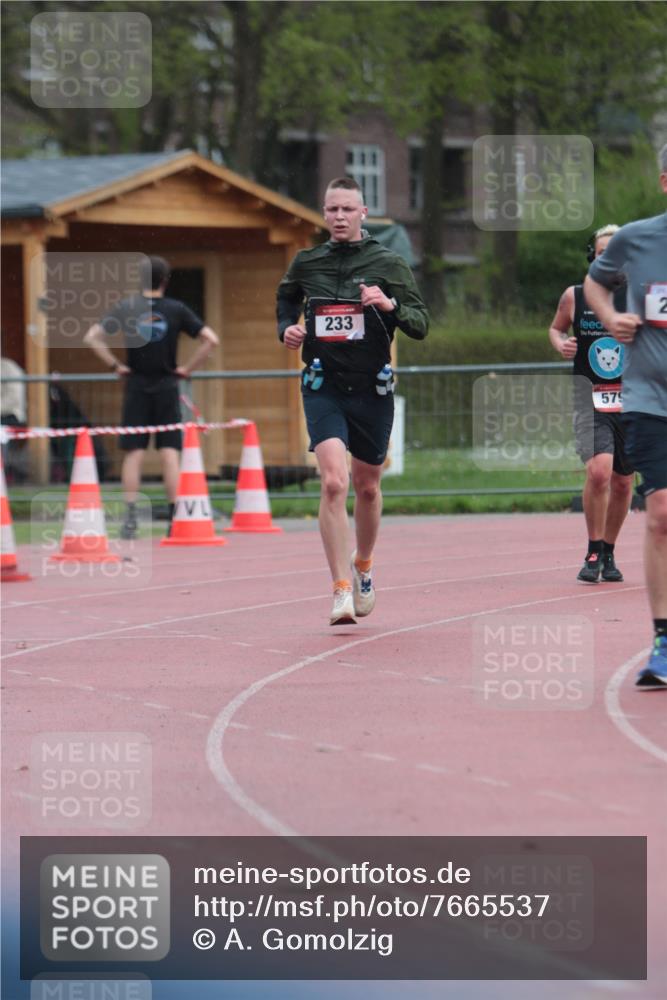 13.04.2025 - Hammer Lauf A. Gomolzig http://msf.ph/oto/7665537 13.04.2025 12:16:06 Ziel 233, 234, 579 meine-sportfotos.de