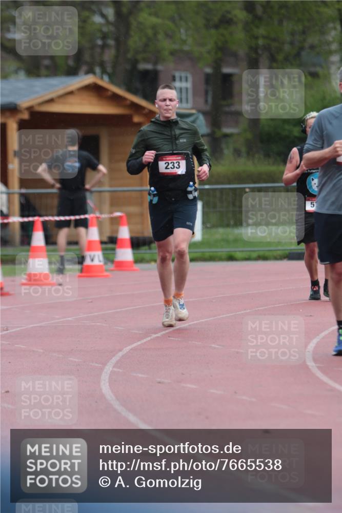13.04.2025 - Hammer Lauf A. Gomolzig http://msf.ph/oto/7665538 13.04.2025 12:16:07 Ziel 233, 234, 579 meine-sportfotos.de