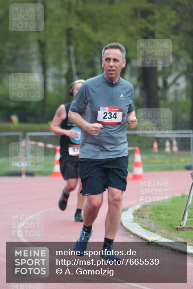 13.04.2025 - Hammer Lauf A. Gomolzig http://msf.ph/oto/7665539 13.04.2025 12:16:09 Ziel 233, 234, 579 meine-sportfotos.de