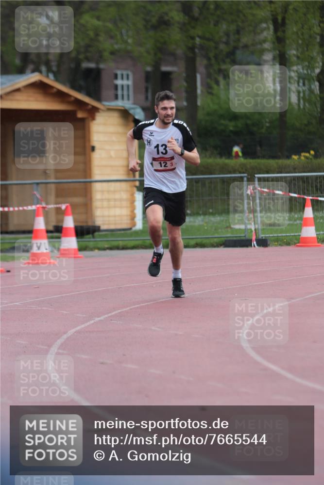 13.04.2025 - Hammer Lauf A. Gomolzig http://msf.ph/oto/7665544 13.04.2025 12:17:15 Ziel 12 meine-sportfotos.de