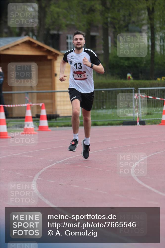 13.04.2025 - Hammer Lauf A. Gomolzig http://msf.ph/oto/7665546 13.04.2025 12:17:16 Ziel 12 meine-sportfotos.de