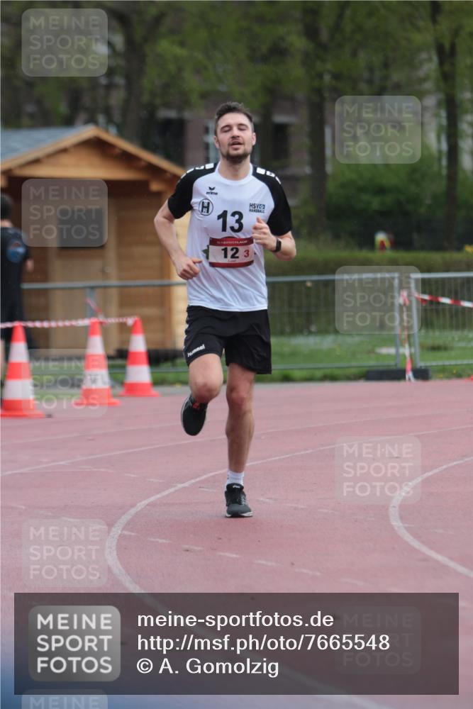 13.04.2025 - Hammer Lauf A. Gomolzig http://msf.ph/oto/7665548 13.04.2025 12:17:17 Ziel 12 meine-sportfotos.de