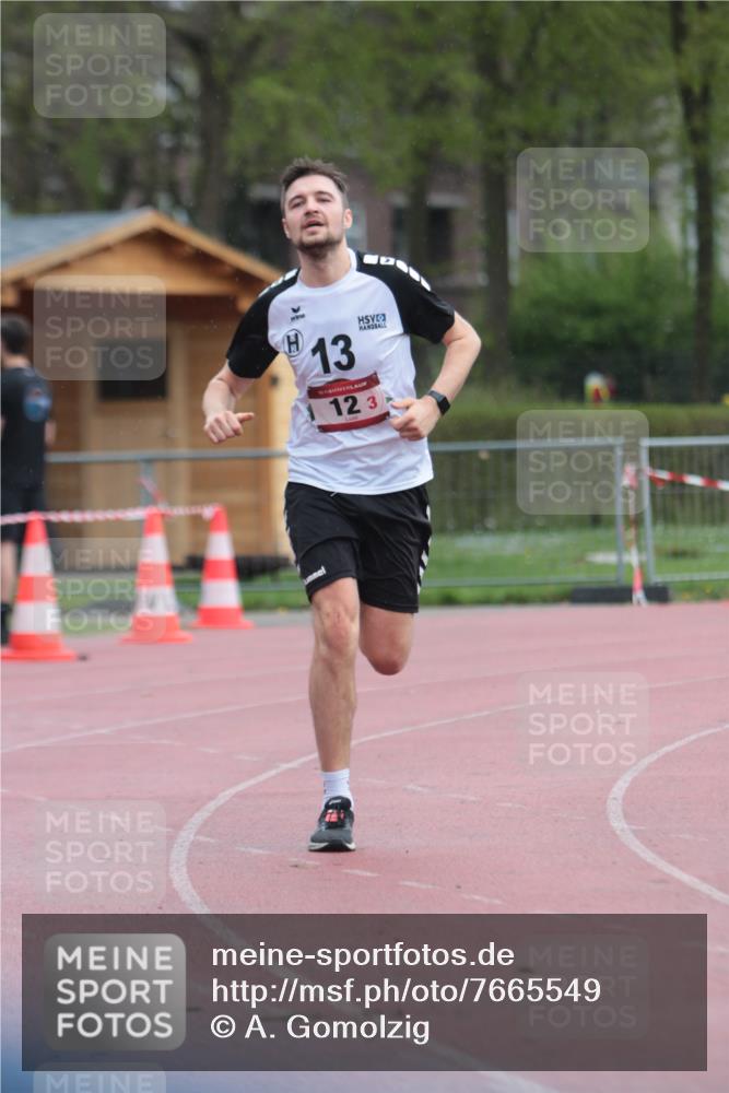 13.04.2025 - Hammer Lauf A. Gomolzig http://msf.ph/oto/7665549 13.04.2025 12:17:17 Ziel 12 meine-sportfotos.de