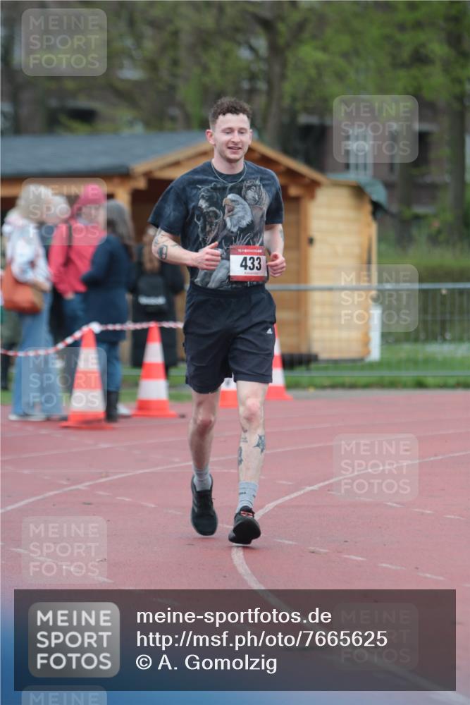 13.04.2025 - Hammer Lauf A. Gomolzig http://msf.ph/oto/7665625 13.04.2025 12:21:15 Ziel 433 meine-sportfotos.de