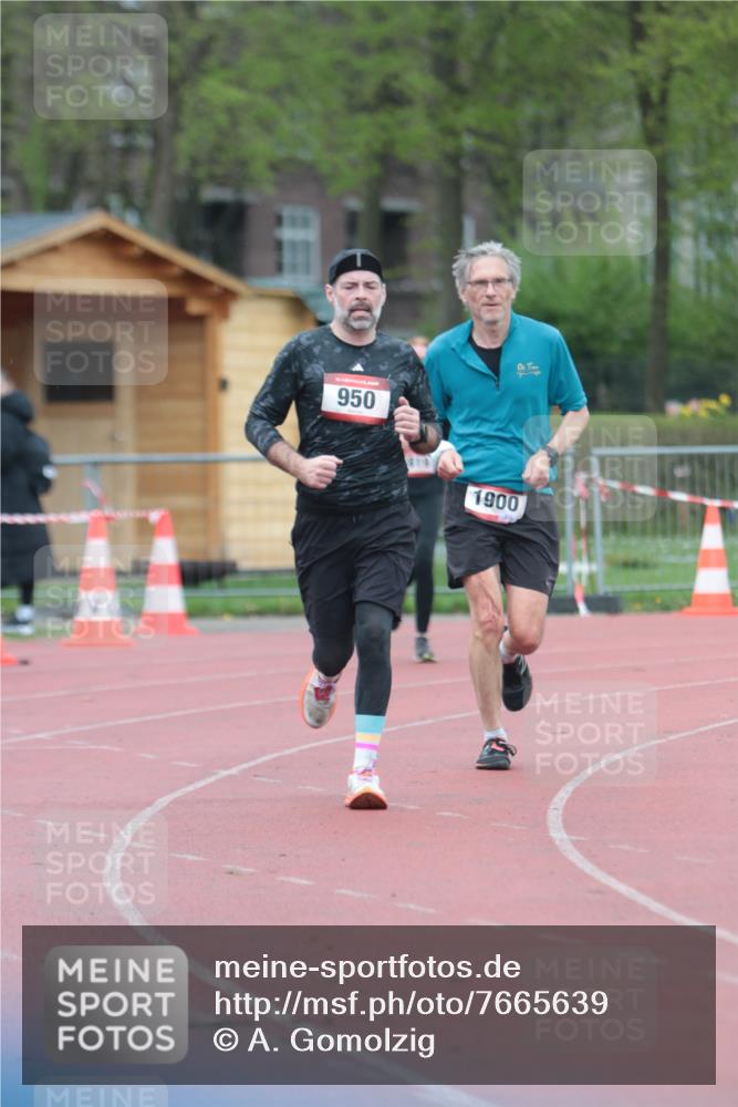 13.04.2025 - Hammer Lauf A. Gomolzig http://msf.ph/oto/7665639 13.04.2025 12:21:41 Ziel 950, 1819, 1900 meine-sportfotos.de
