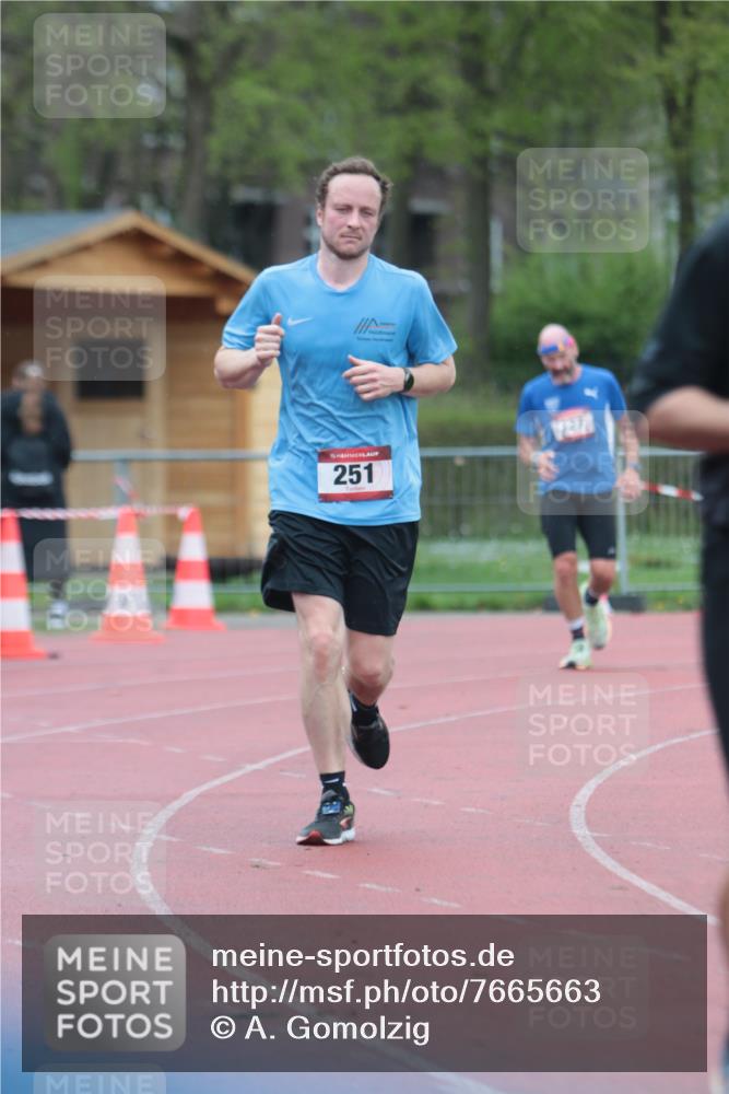 13.04.2025 - Hammer Lauf A. Gomolzig http://msf.ph/oto/7665663 13.04.2025 12:22:09 Ziel 227, 251, 306 meine-sportfotos.de