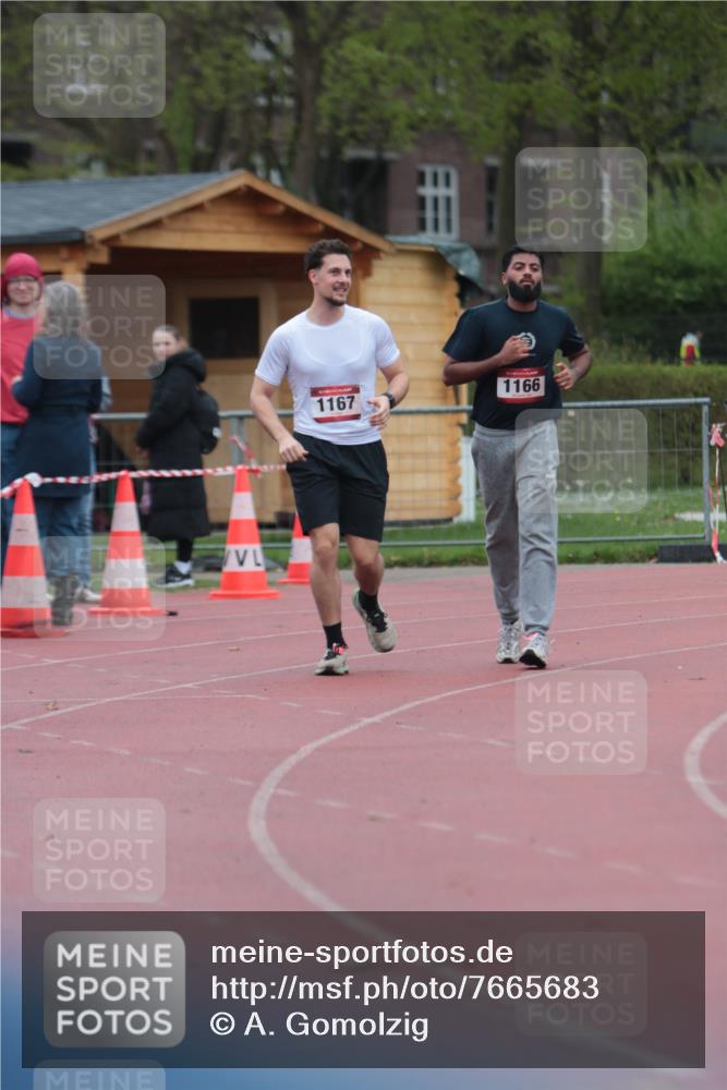 13.04.2025 - Hammer Lauf A. Gomolzig http://msf.ph/oto/7665683 13.04.2025 12:22:56 Ziel 1166, 1167 meine-sportfotos.de