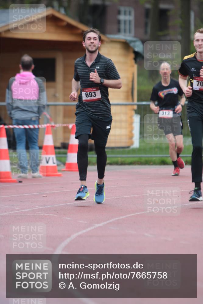 13.04.2025 - Hammer Lauf A. Gomolzig http://msf.ph/oto/7665758 13.04.2025 12:25:15 Ziel 313, 693, 704, 1049 meine-sportfotos.de