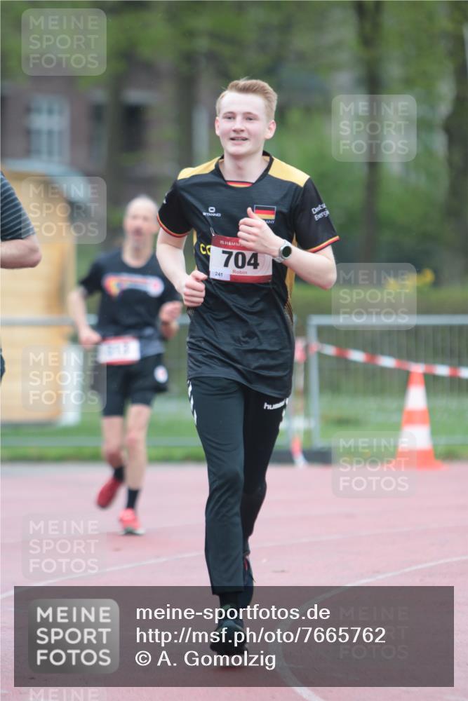13.04.2025 - Hammer Lauf A. Gomolzig http://msf.ph/oto/7665762 13.04.2025 12:25:18 Ziel 313, 693, 704 meine-sportfotos.de