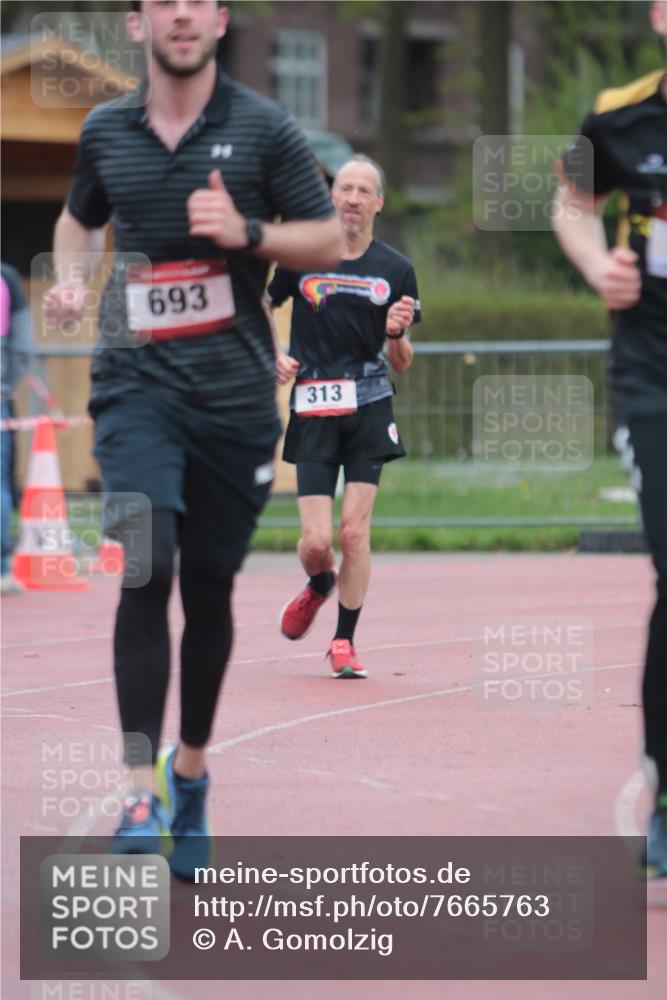 13.04.2025 - Hammer Lauf A. Gomolzig http://msf.ph/oto/7665763 13.04.2025 12:25:18 Ziel 313, 693, 704 meine-sportfotos.de