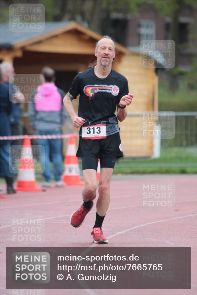 13.04.2025 - Hammer Lauf A. Gomolzig http://msf.ph/oto/7665765 13.04.2025 12:25:20 Ziel 313, 693, 704 meine-sportfotos.de