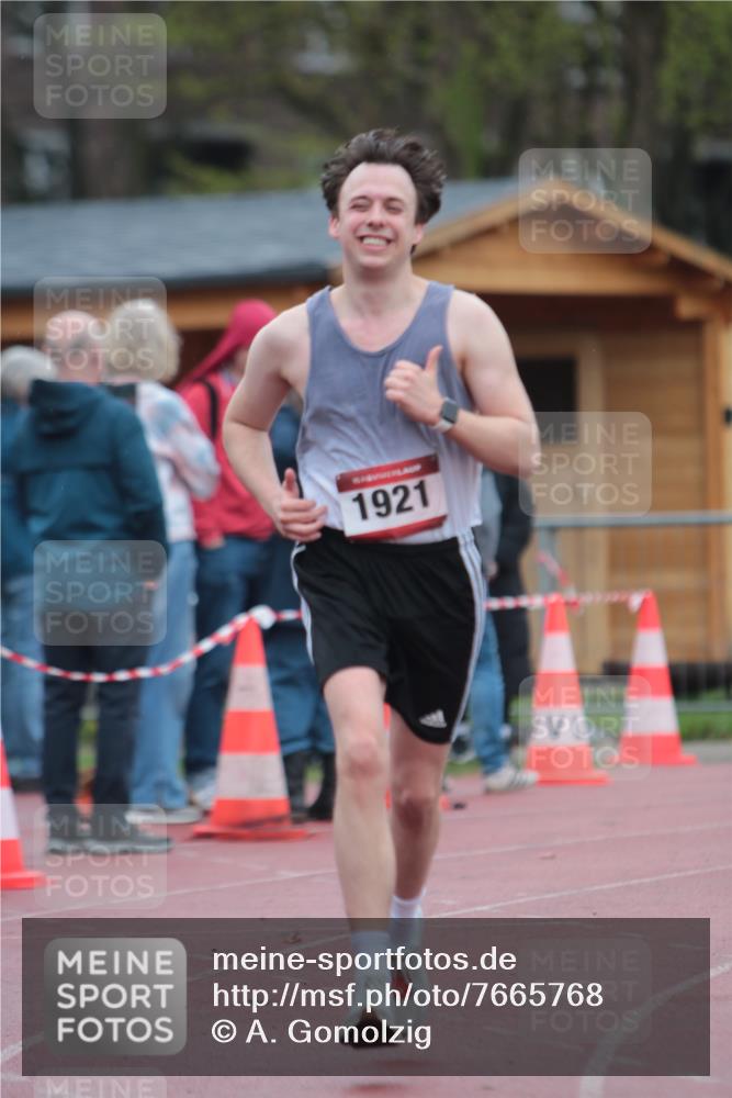 13.04.2025 - Hammer Lauf A. Gomolzig http://msf.ph/oto/7665768 13.04.2025 12:25:31 Ziel 1921 meine-sportfotos.de
