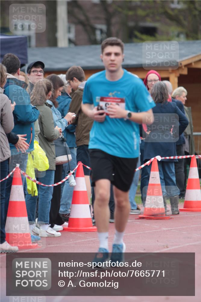 13.04.2025 - Hammer Lauf A. Gomolzig http://msf.ph/oto/7665771 13.04.2025 12:25:52 Ziel 929 meine-sportfotos.de