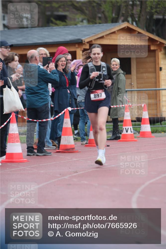 13.04.2025 - Hammer Lauf A. Gomolzig http://msf.ph/oto/7665926 13.04.2025 12:30:10 Ziel 15, 170, 320, 897 meine-sportfotos.de