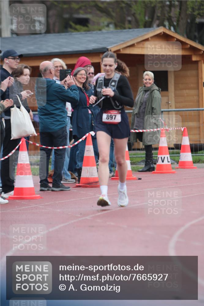 13.04.2025 - Hammer Lauf A. Gomolzig http://msf.ph/oto/7665927 13.04.2025 12:30:10 Ziel 15, 170, 320, 897 meine-sportfotos.de