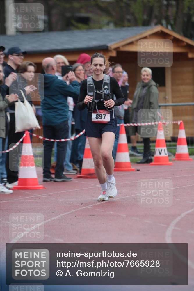 13.04.2025 - Hammer Lauf A. Gomolzig http://msf.ph/oto/7665928 13.04.2025 12:30:10 Ziel 15, 170, 320, 897 meine-sportfotos.de