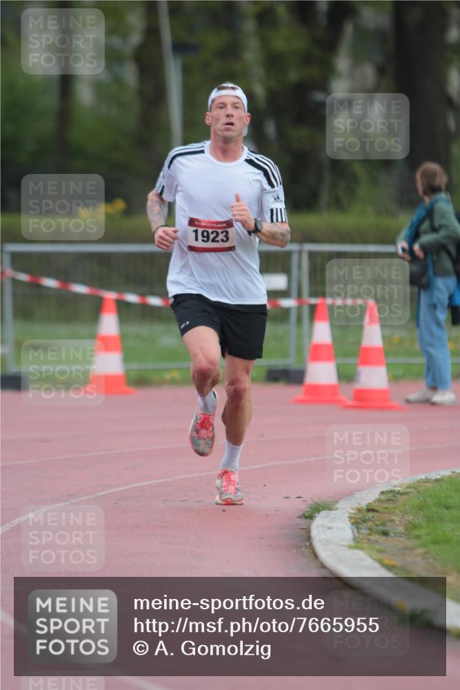 13.04.2025 - Hammer Lauf A. Gomolzig http://msf.ph/oto/7665955 13.04.2025 12:30:57 Ziel 1923 meine-sportfotos.de