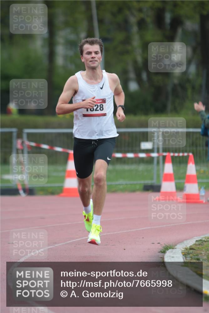 13.04.2025 - Hammer Lauf A. Gomolzig http://msf.ph/oto/7665998 13.04.2025 12:32:12 Ziel 1828, 1829 meine-sportfotos.de
