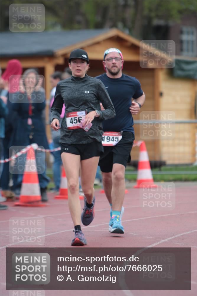 13.04.2025 - Hammer Lauf A. Gomolzig http://msf.ph/oto/7666025 13.04.2025 12:33:06 Ziel 167, 456, 1945 meine-sportfotos.de