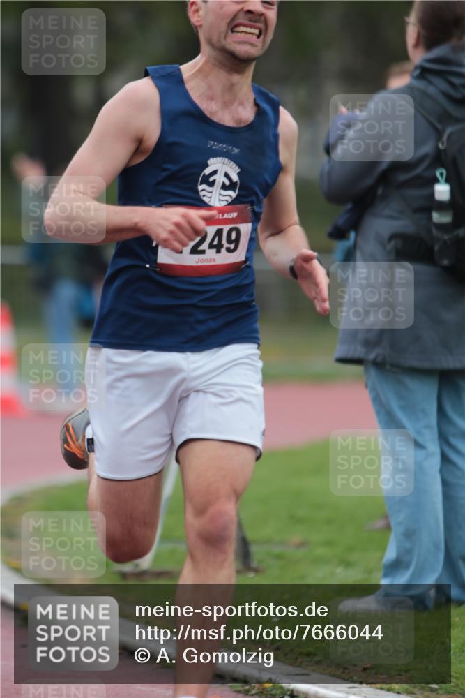 13.04.2025 - Hammer Lauf A. Gomolzig http://msf.ph/oto/7666044 13.04.2025 12:33:52 Ziel 299, 381, 1153 meine-sportfotos.de