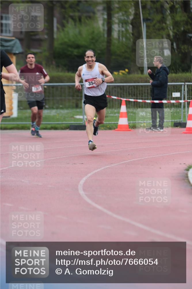 13.04.2025 - Hammer Lauf A. Gomolzig http://msf.ph/oto/7666054 13.04.2025 12:34:06 Ziel 354, 459, 1261, 1303 meine-sportfotos.de