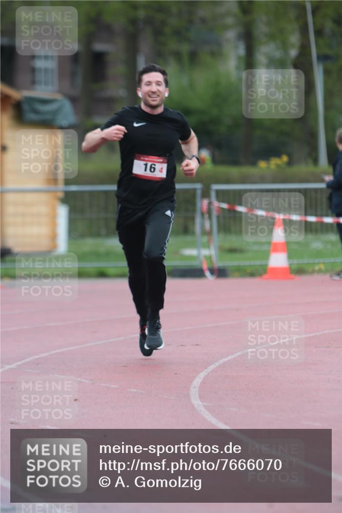 13.04.2025 - Hammer Lauf A. Gomolzig http://msf.ph/oto/7666070 13.04.2025 12:34:30 Ziel 16, 1086 meine-sportfotos.de