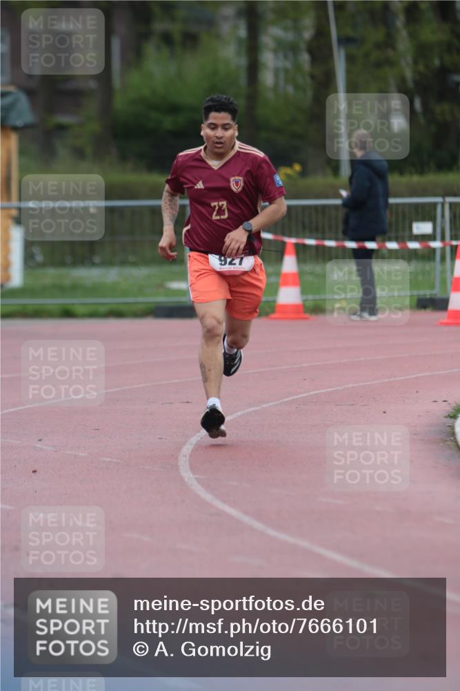 13.04.2025 - Hammer Lauf A. Gomolzig http://msf.ph/oto/7666101 13.04.2025 12:35:22 Ziel 241, 274, 927 meine-sportfotos.de