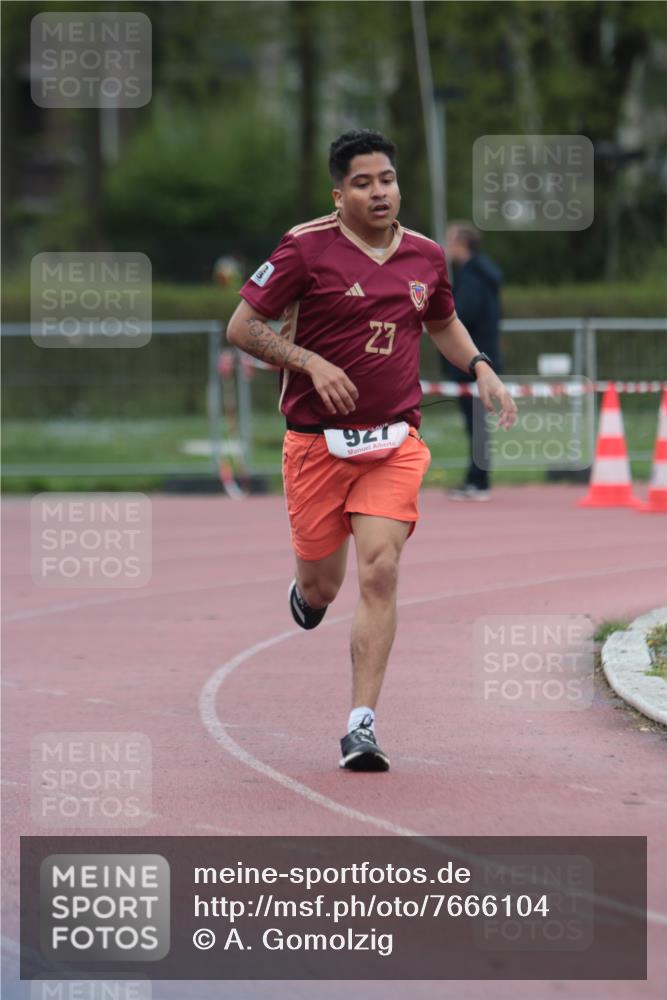 13.04.2025 - Hammer Lauf A. Gomolzig http://msf.ph/oto/7666104 13.04.2025 12:35:22 Ziel 241, 274, 927 meine-sportfotos.de