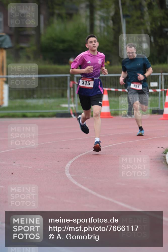 13.04.2025 - Hammer Lauf A. Gomolzig http://msf.ph/oto/7666117 13.04.2025 12:35:34 Ziel 127, 315, 1892 meine-sportfotos.de