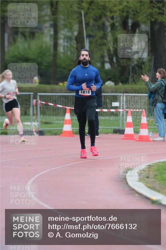 13.04.2025 - Hammer Lauf A. Gomolzig http://msf.ph/oto/7666132 13.04.2025 12:35:52 Ziel 4, 884, 1055, 1818 meine-sportfotos.de