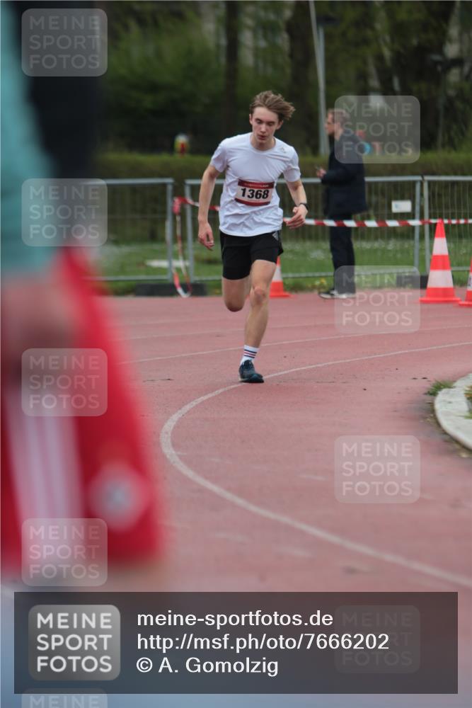 13.04.2025 - Hammer Lauf A. Gomolzig http://msf.ph/oto/7666202 13.04.2025 12:37:08 Ziel 18, 1368, 1999 meine-sportfotos.de
