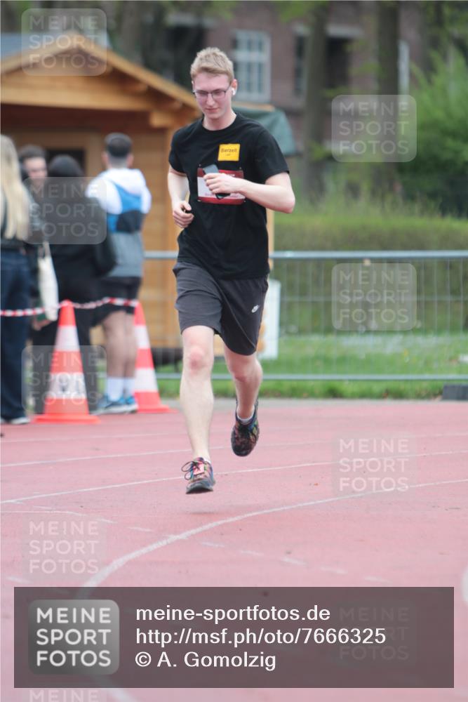 13.04.2025 - Hammer Lauf A. Gomolzig http://msf.ph/oto/7666325 13.04.2025 12:39:37 Ziel 8, 233, 1307 meine-sportfotos.de