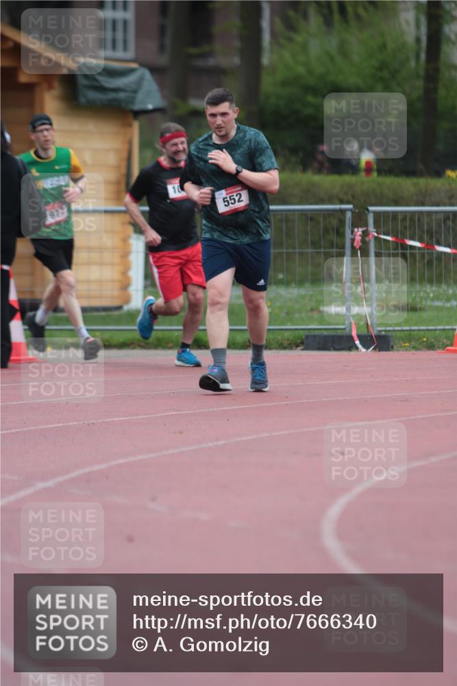 13.04.2025 - Hammer Lauf A. Gomolzig http://msf.ph/oto/7666340 13.04.2025 12:39:55 Ziel 300, 1025, 1977 meine-sportfotos.de