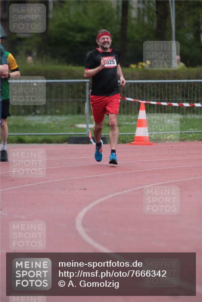 13.04.2025 - Hammer Lauf A. Gomolzig http://msf.ph/oto/7666342 13.04.2025 12:39:57 Ziel 300, 552, 1025, 1581, 1977 meine-sportfotos.de