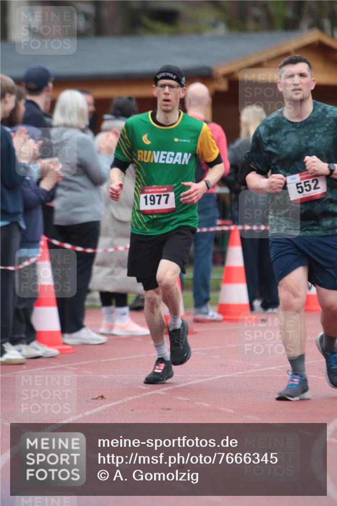 13.04.2025 - Hammer Lauf A. Gomolzig http://msf.ph/oto/7666345 13.04.2025 12:40:00 Ziel 300, 552, 908, 1025, 1581, 1755, 1977 meine-sportfotos.de